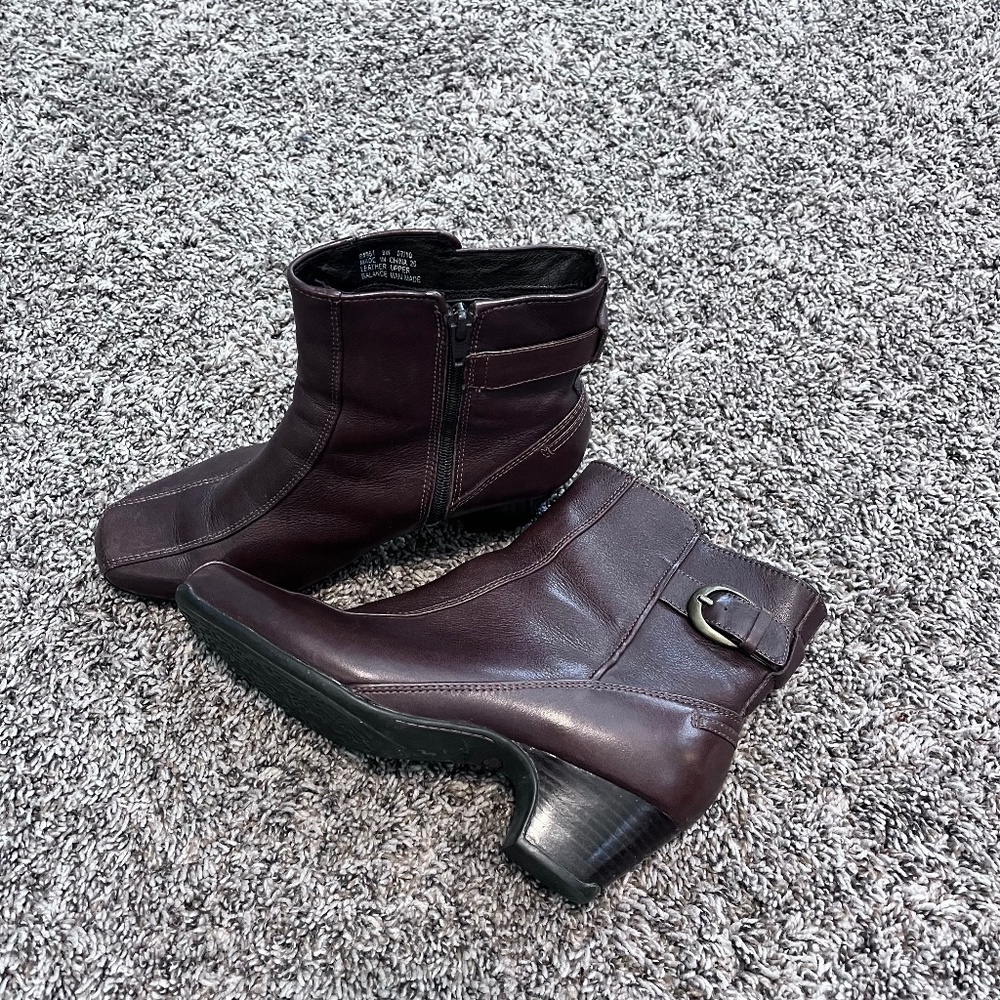 Clark’s leather ankle boots - SZ 9W